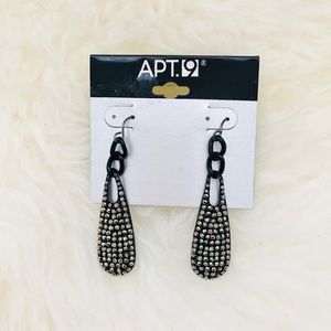 📍SOLD📍Edgy black studded dangling earrings